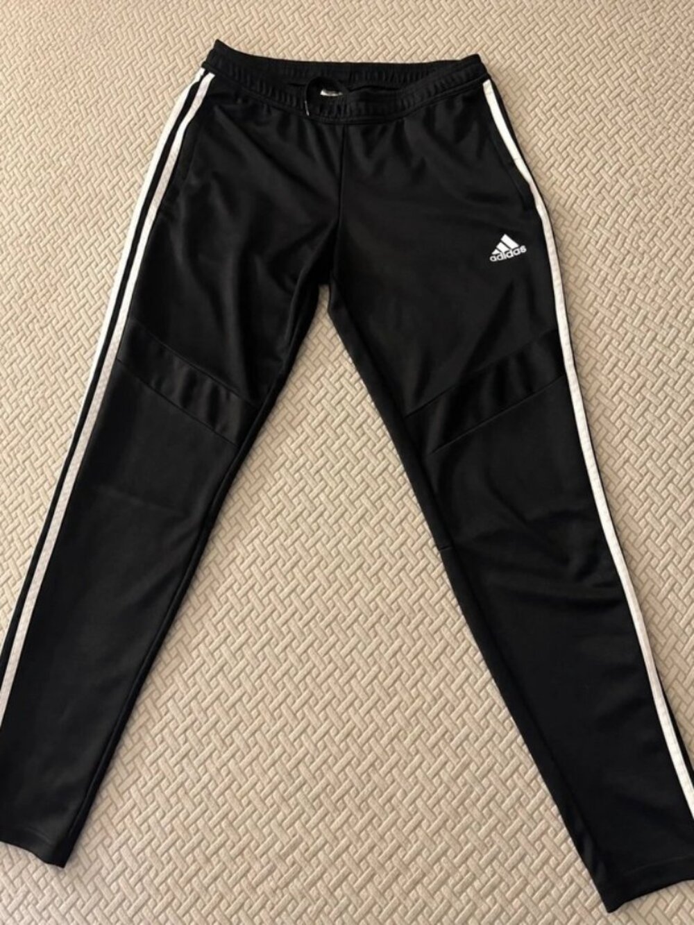 🔥🔥 Adidas Track Pants – Women’s Medium 🔥🔥